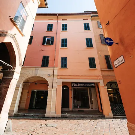Lambrusco In The Heart Of Lejlighed *