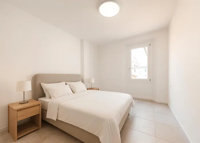 Lambrusco In The Heart Of Lägenhet